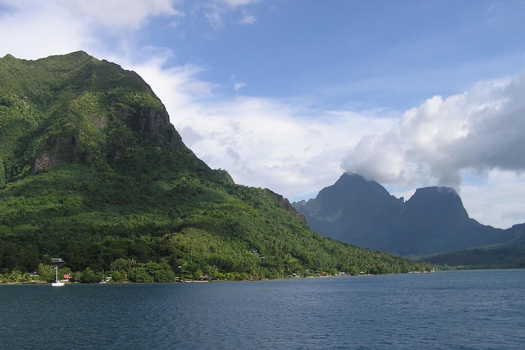 FRENCH POLYNESIA: Moorea in the Society Islands (Photo Credit: Central Intelligence Agency (CIA) - The World Factbook)